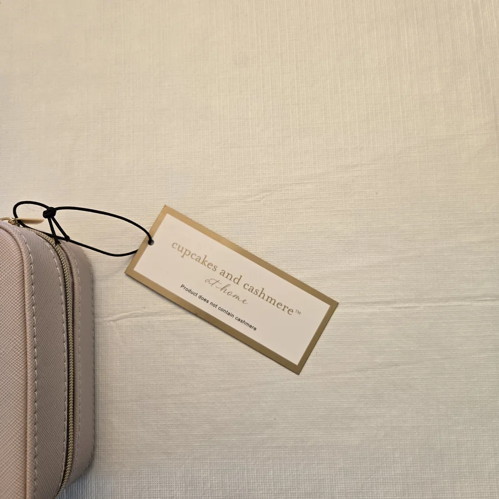 Cupcakes And Cashmere At Home Small Pink Jewelry Case With Gold Bow